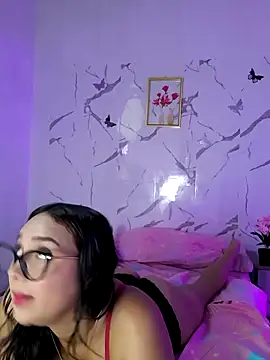 Snapshot of aymy2026 chatting on November 22, 2025, 6:18 pm aymy2026 online show from November 22, 2025, 6:18 pm