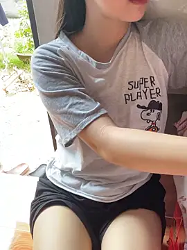 XndSeraphina online show from April 8, 2026, 6:26 am