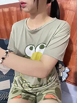 Snapshot of XndSeraphina chatting on November 25, 2025, 4:35 am XndSeraphina online show from November 25, 2025, 4:35 am