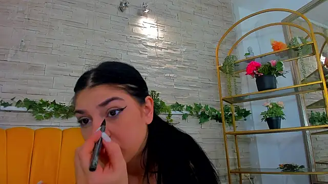 SerennaNoir online show from December 22, 2025, 5:40 am