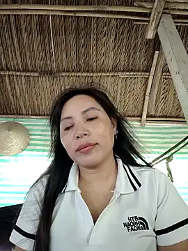 Snapshot of akura-03 chatting on December 5, 2025, 8:35 am akura-03 online show from December 5, 2025, 8:35 am