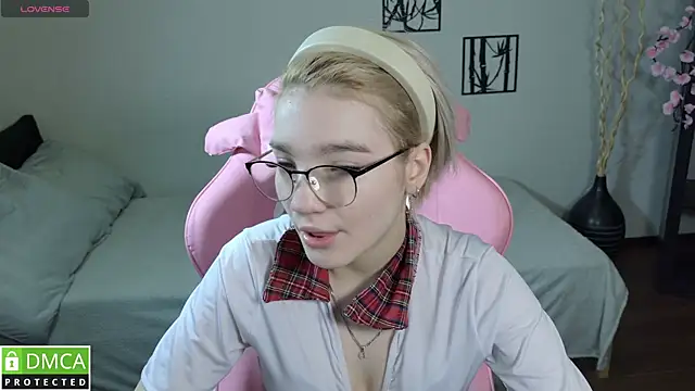 Megan Lora online show from January 9, 2026, 12:50 am