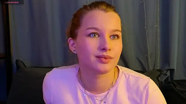 ImiMonroe online show from April 29, 2026, 4:27 am