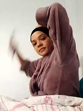 Snapshot of Cadence28 chatting on November 24, 2025, 4:34 am Cadence28 online show from November 24, 2025, 4:34 am