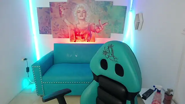 Snapshot of emmily_m1_ chatting on December 4, 2025, 3:05 am emmily m1 online show from December 4, 2025, 3:05 am