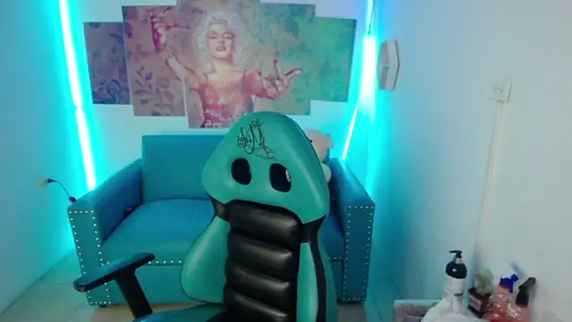 Snapshot of emmily_m1_ chatting on November 29, 2025, 4:12 am emmily m1 online show from November 29, 2025, 4:12 am