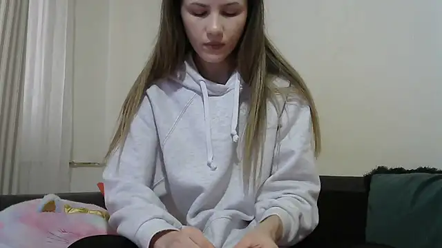 Snapshot of Erii18 chatting on February 1, 2026, 12:03 pm Erii18 online show from February 1, 2026, 12:03 pm