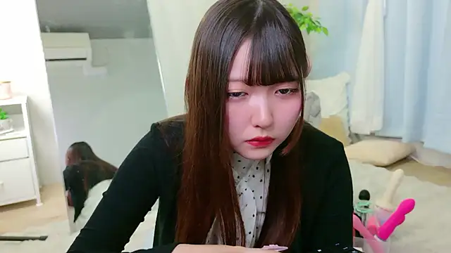  Sakura F online show from May 6, 2026, 6:01 pm