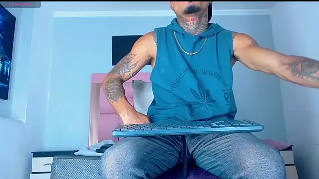 Hot Latino x online show from February 6, 2026, 12:34 pm