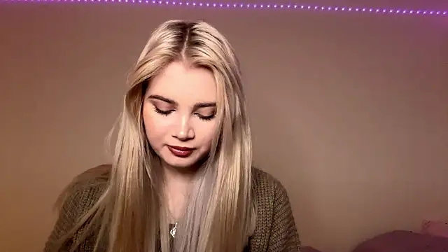 Snapshot of KarissaBoisse chatting on November 26, 2025, 5:35 pm KarissaBoisse online show from November 26, 2025, 5:35 pm