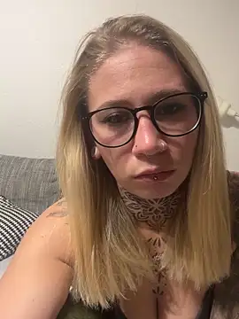 Antoniia69 online show from November 27, 2025, 10:32 pm