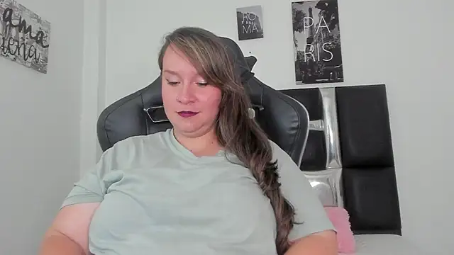 Sophiie Rouse  online show from December 2, 2025, 7:15 pm