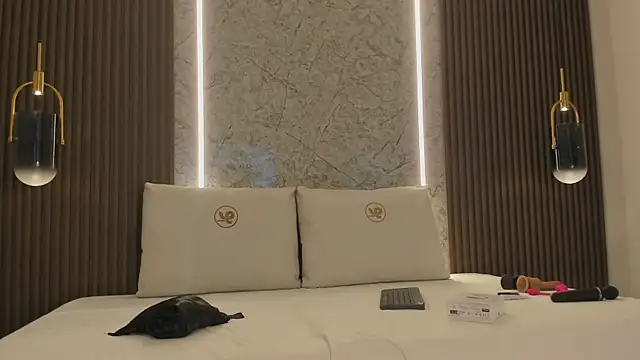 Snapshot of mia_dollce chatting on November 28, 2025, 11:43 am mia dollce online show from November 28, 2025, 11:43 am