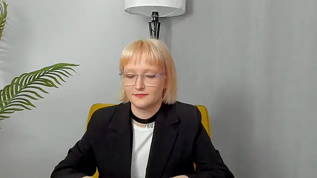 OrphaPerkins online show from November 21, 2025, 7:07 am