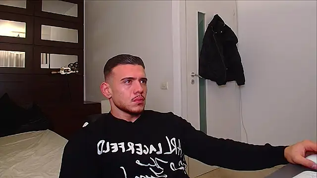 Snapshot of ElijahThorne chatting on November 29, 2025, 5:29 am ElijahThorne online show from November 29, 2025, 5:29 am