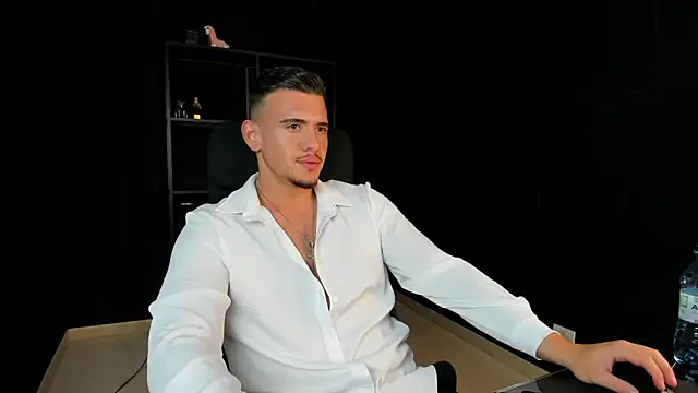 Snapshot of ElijahThorne chatting on April 10, 2026, 6:42 am ElijahThorne online show from April 10, 2026, 6:42 am
