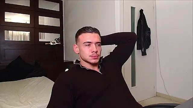 Snapshot of ElijahThorne chatting on November 23, 2025, 5:39 am ElijahThorne online show from November 23, 2025, 5:39 am