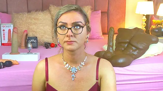 Lunitaa Diva online show from June 3, 2026, 7:40 pm