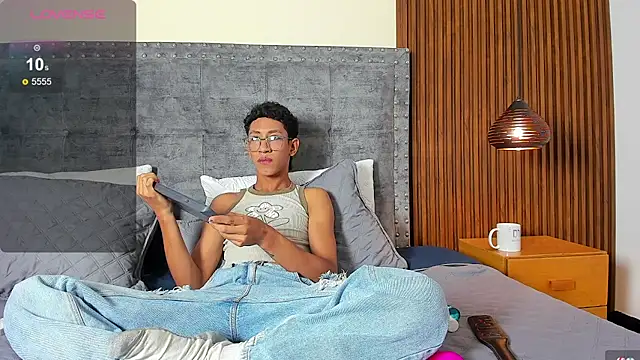 alan bless18 online show from December 4, 2025, 7:02 pm