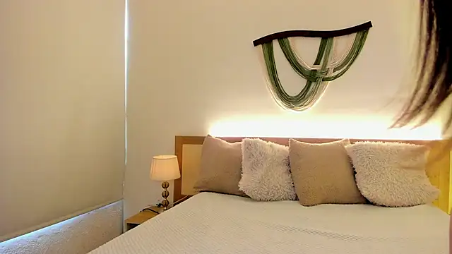 BonsMoon online show from December 1, 2025, 7:26 pm