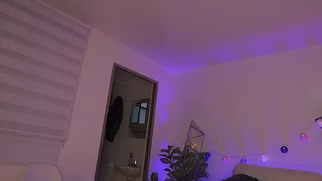 Snapshot of megan_ssmith chatting on December 3, 2025, 9:25 pm megan ssmith online show from December 3, 2025, 9:25 pm