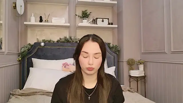 Amber Bond online show from January 13, 2026, 5:55 am