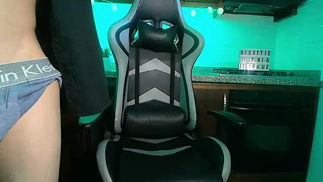 eren jeager online show from December 18, 2025, 2:16 am