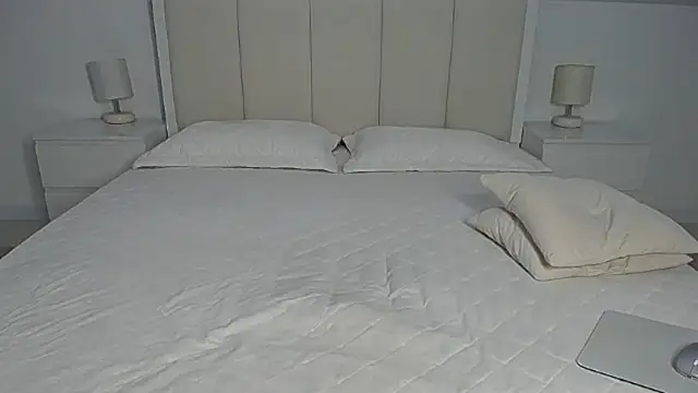 Milena29 online show from December 4, 2025, 5:28 am