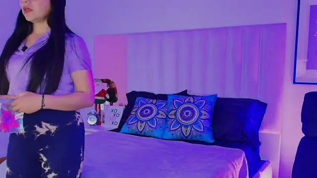 Mara Wolf01 online show from December 17, 2025, 8:25 pm