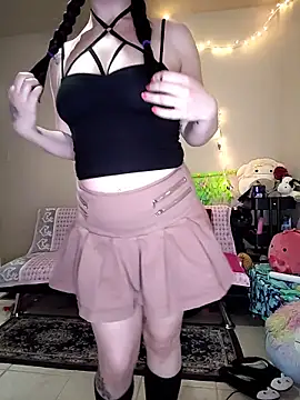 LaylaLucis online show from April 10, 2026, 10:39 pm