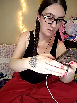 LaylaLucis online show from February 26, 2026, 11:27 pm