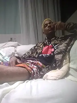 Snapshot of Gzinho69ik chatting on December 18, 2025, 5:01 am Gzinho69ik online show from December 18, 2025, 5:01 am