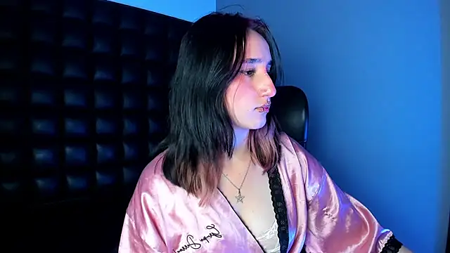 CharlotteStuart online show from April 30, 2026, 3:24 am