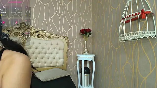 Madyscarlett online show from November 25, 2025, 1:22 pm