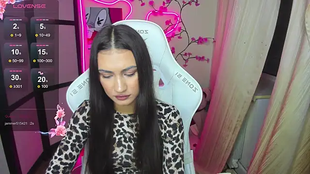 Snapshot of AdeleLuu chatting on November 24, 2025, 1:27 am AdeleLuu online show from November 24, 2025, 1:27 am