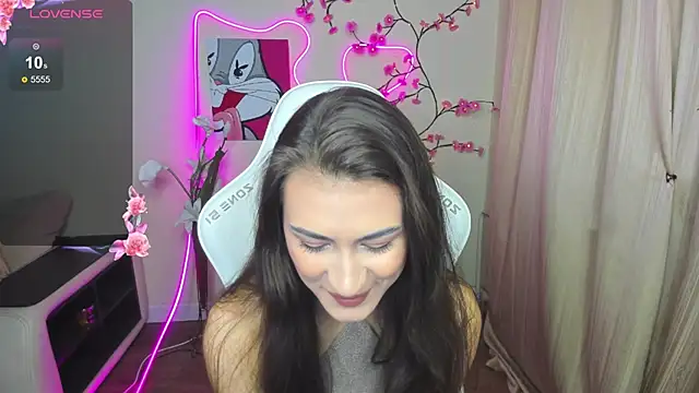 Snapshot of AdeleLuu chatting on December 1, 2025, 2:01 am AdeleLuu online show from December 1, 2025, 2:01 am