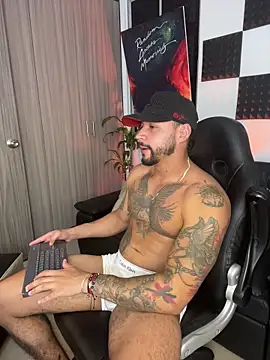 Snapshot of NikoHank chatting on December 16, 2025, 4:28 am NikoHank online show from December 16, 2025, 4:28 am