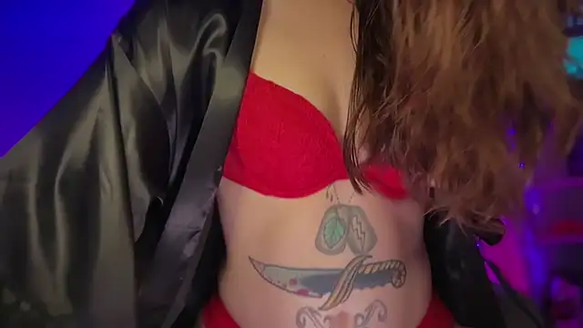 MissGoldenCartier online show from April 9, 2026, 3:52 am