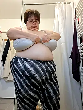 Snapshot of zazabellephoto17 chatting on December 2, 2025, 4:19 pm zazabellephoto17 online show from December 2, 2025, 4:19 pm