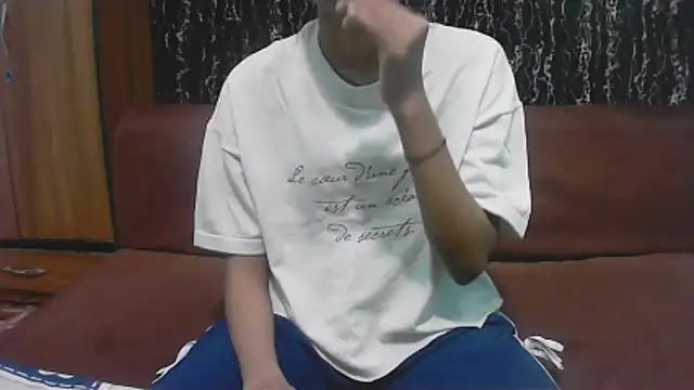 hello baby01 online show from April 18, 2026, 5:48 pm