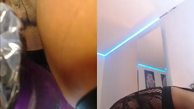 SamathaMay online show from April 18, 2026, 2:30 pm