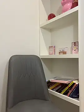 Queen-of-Love online show from April 18, 2026, 7:18 pm