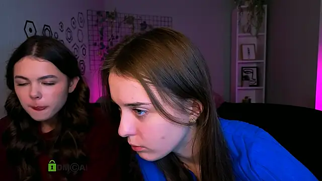 Snapshot of maddycats chatting on November 24, 2025, 1:55 pm maddycats online show from November 24, 2025, 1:55 pm