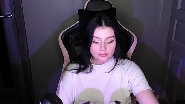 Moon raven online show from February 16, 2026, 11:02 pm