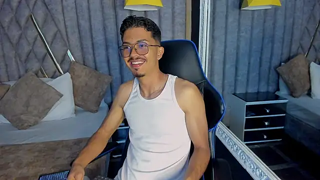 Snapshot of NicolaiKarav chatting on December 1, 2025, 12:06 pm NicolaiKarav online show from December 1, 2025, 12:06 pm