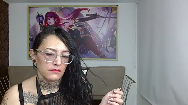 Roxanne vale online show from November 24, 2025, 8:09 pm