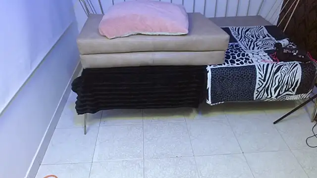 Roxanne vale online show from February 26, 2026, 8:09 pm