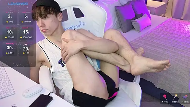 Snapshot of cuMte_boy chatting on November 23, 2025, 4:33 am cuMte boy online show from November 23, 2025, 4:33 am