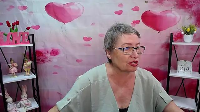 Snapshot of OlgaLuck chatting on May 20, 2026, 5:04 am OlgaLuck online show from May 20, 2026, 5:04 am