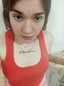 frutillitaaok  online show from November 24, 2025, 3:39 am